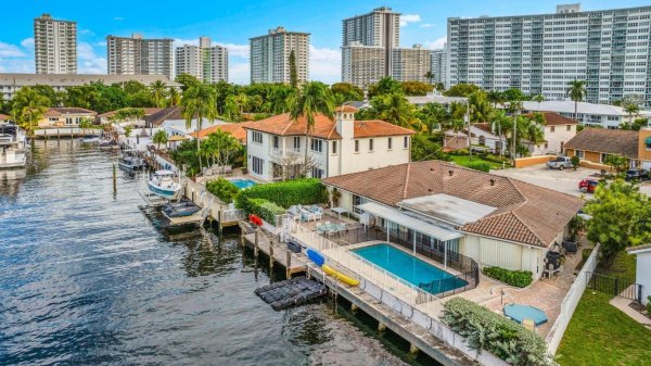 3305 NE 37th St Fort Lauderdale, FL 33308