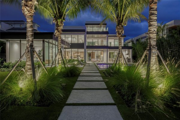 119 N Gordon Fort Lauderdale, FL 33301