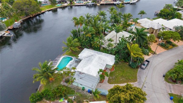 2464 NE 22nd Fort Lauderdale, FL 33305