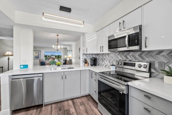14095 Royal Vis #409 Delray Beach, FL 33484