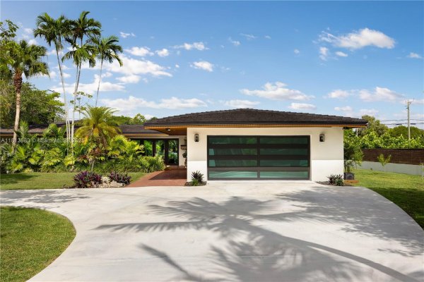 9670 SW 96th Ct Miami, FL 33176