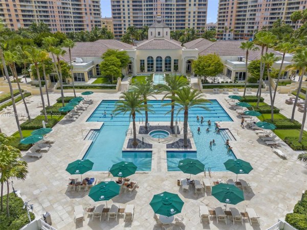 703 Crandon Blvd #PH-3 Key Biscayne, FL 33149 703 Crandon Blvd #PH-3 Key Biscayne, FL 33149