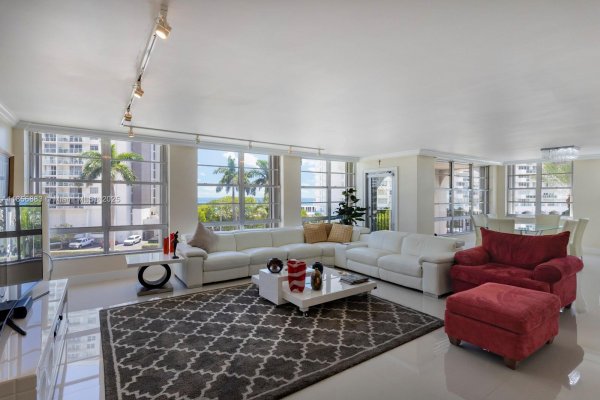 5660 Collins Ave #4B Miami Beach, FL 33140