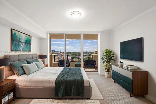 3232 SW 22nd Ter #1003 Miami, FL 33145