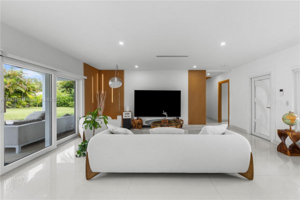 7150 SW 77th Pl Miami, FL 33143