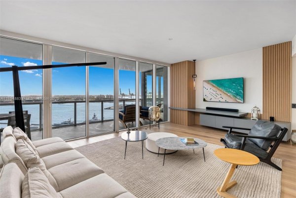 450 Alton Rd #1603 Miami Beach, FL 33139