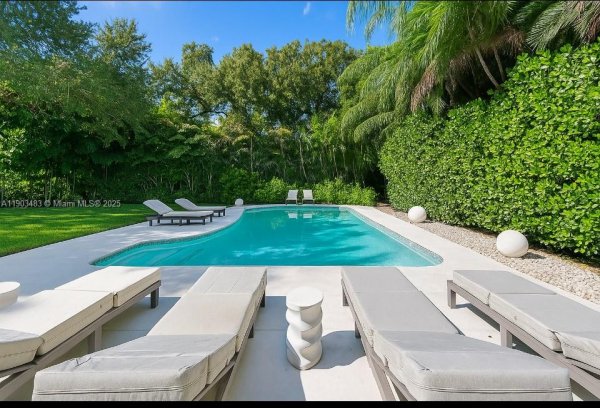 641 Island Rd Miami, FL 33137