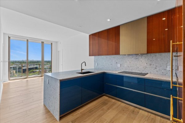 2678 Tigertail Ave #1605 Miami, FL 33133