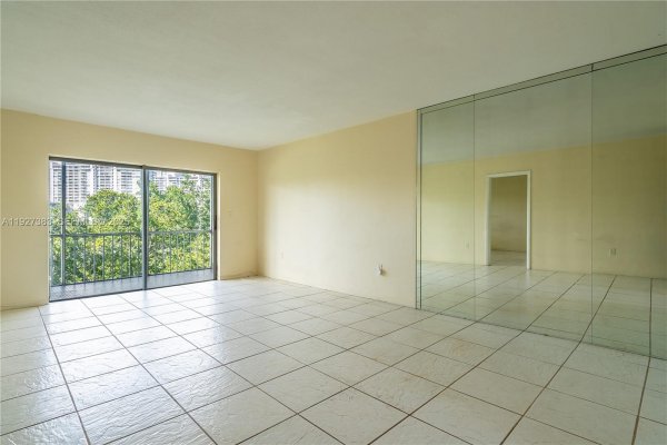 2929 Point East #A-303 Aventura, FL 33160