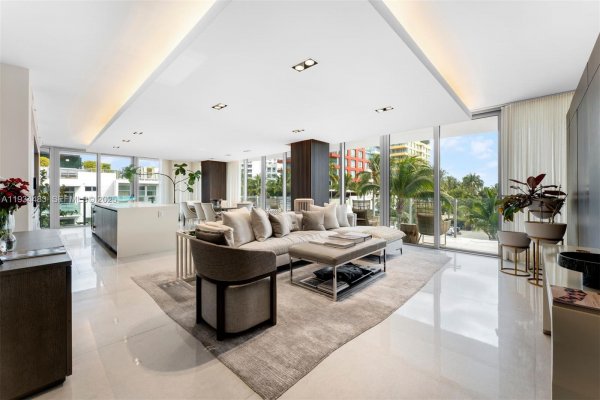 1 Collins Ave #308 Miami Beach, FL 33139