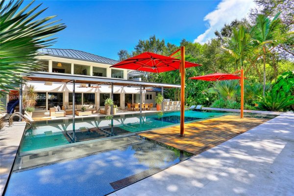 5520 Oakwood Ln Coral Gables, FL 33156