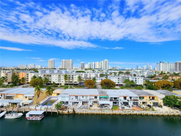 3703 NE 166th St #905 North Miami Beach, FL 33160