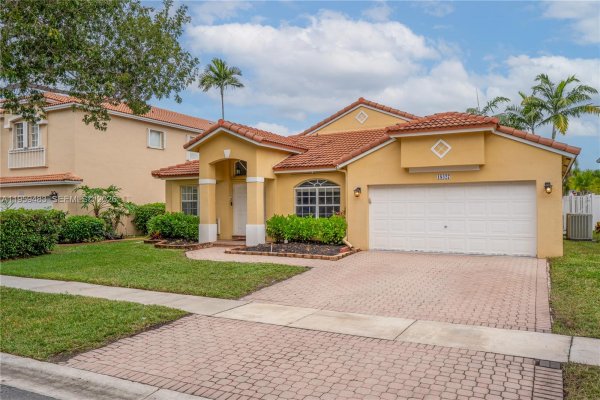 18427 NW 9th Ct Pembroke Pines, FL 33029