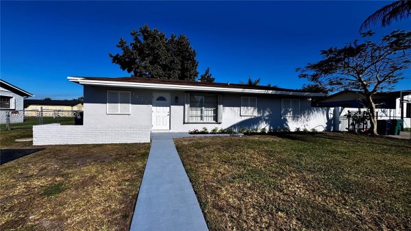 14335 SW 109th Ct Miami, FL 33176