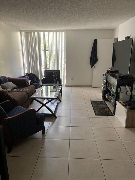 210 172nd St #323 Sunny Isles Beach, FL 33160