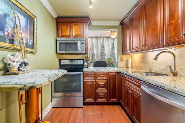 200 172nd St #319 Sunny Isles Beach, FL 33160