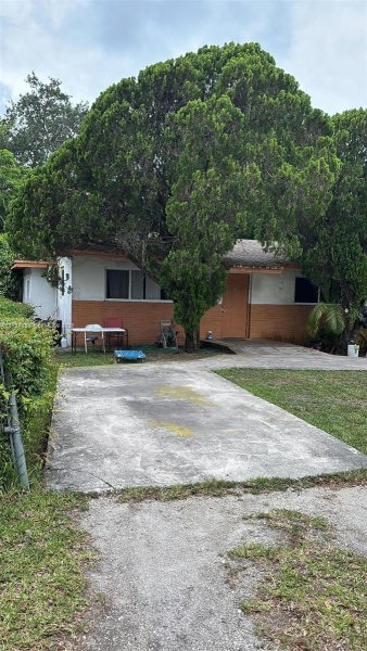 3760 Oak Ave Miami, FL 33133