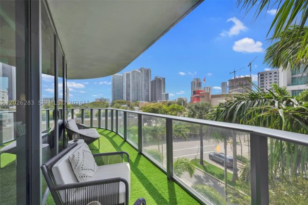 121 NE 34th St #L304 Miami, FL 33137