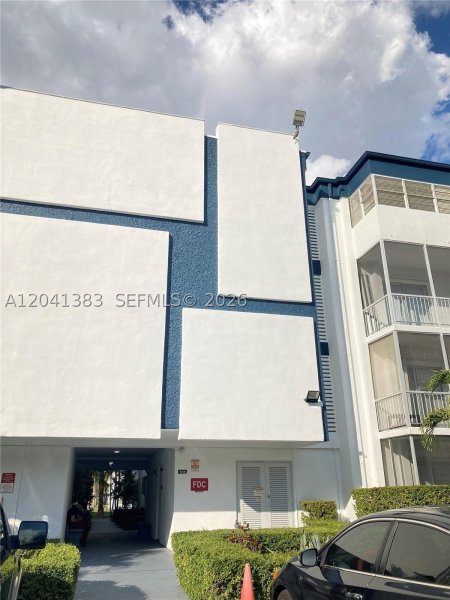 9159 SW 77th Ave #211 Miami, FL 33156