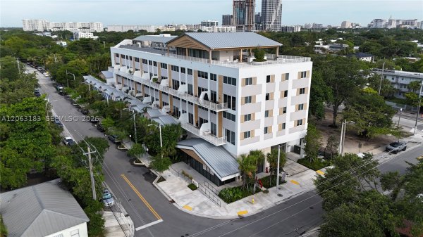 3335 Thomas Ave #211 Miami, FL 33133