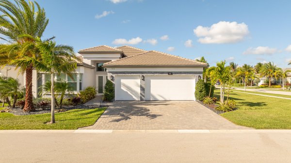 9831 Great Barrier Boynton Beach, FL 33473