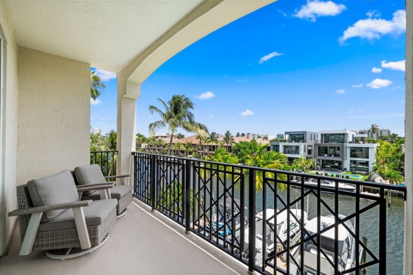 2720 NE 15th #303 Fort Lauderdale, FL 33304