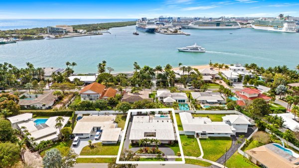 2208 Anchor Dr Fort Lauderdale, FL 33316
