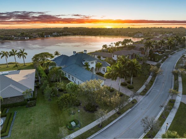 3111 Lake Rdg Ln Weston, FL 33332