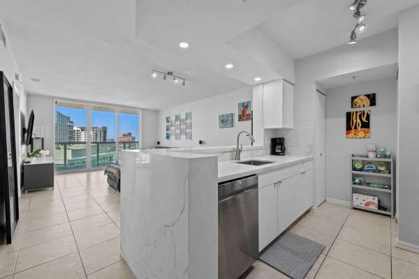 347 N New Riv #2707 Fort Lauderdale, FL 33301