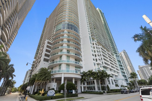 1800 N Bayshore #3802 Miami, FL 33132