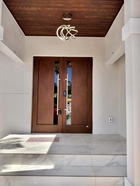 13240 Ortega Ln North Miami, FL 33181