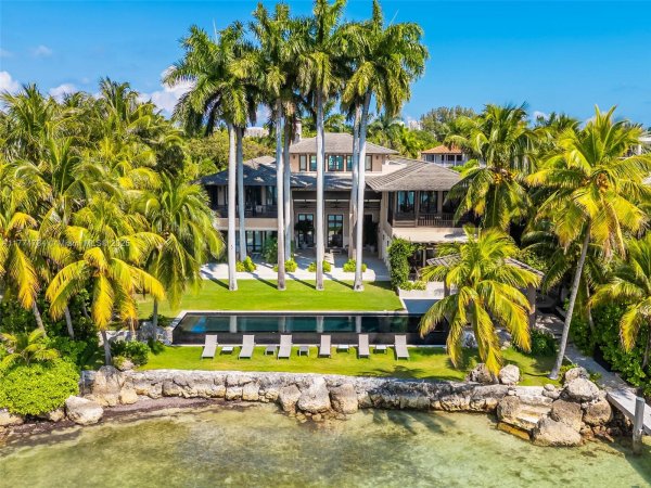9 Harbor Pt Key Biscayne, FL 33149 9 Harbor Pt Key Biscayne, FL 33149