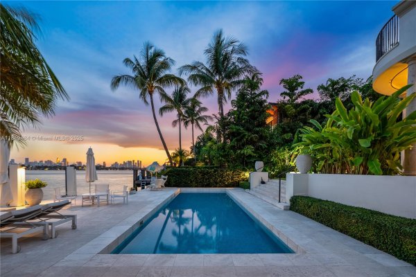 1818 W 23rd St Miami Beach, FL 33140