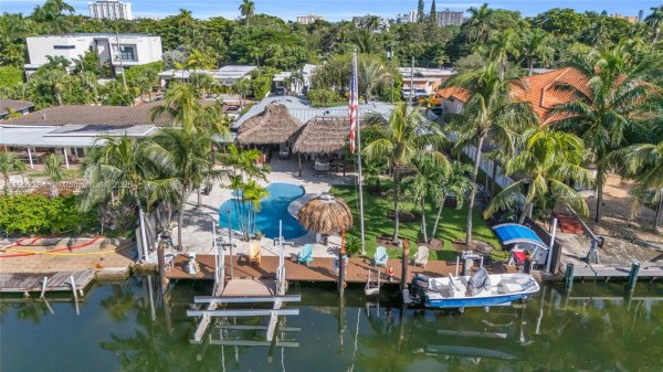 2108 NE 124th St North Miami, FL 33181