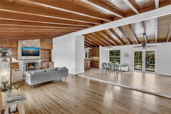 3437 Buchanan St Hollywood, FL 33021