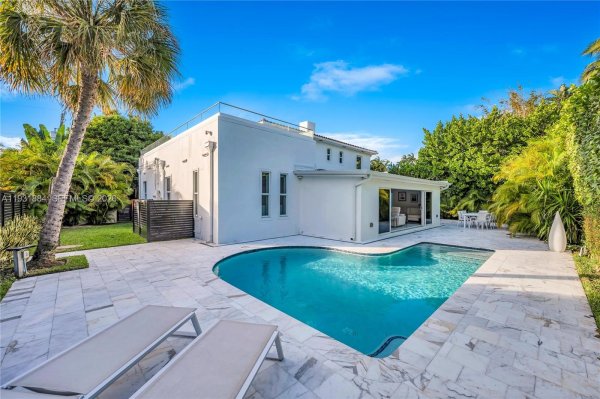 4321 Nautilus Dr Miami Beach, FL 33140