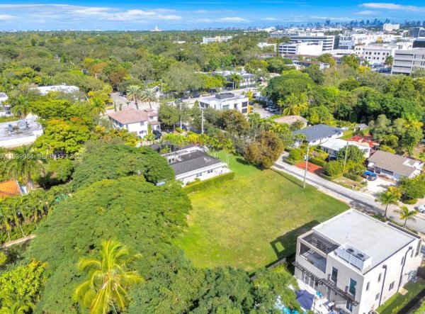 7240 SW 63rd Ct South Miami, FL 33143