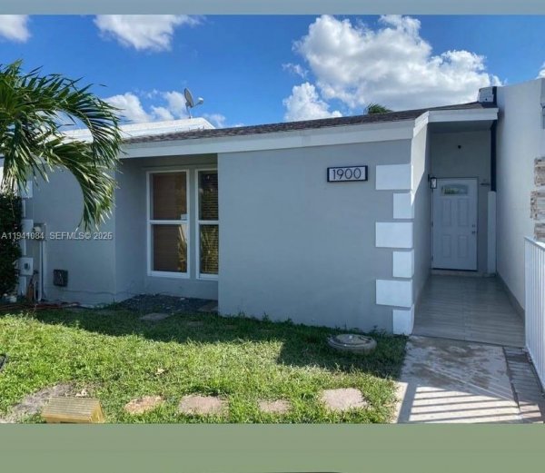 1900 W 72nd St Hialeah, FL 33014
