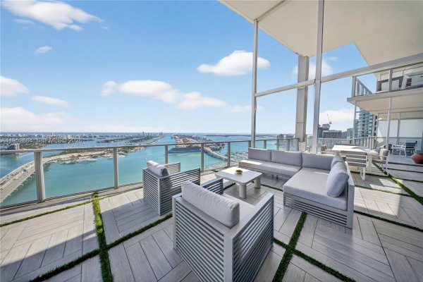 1100 Biscayne Blvd #5306 Miami, FL 33132