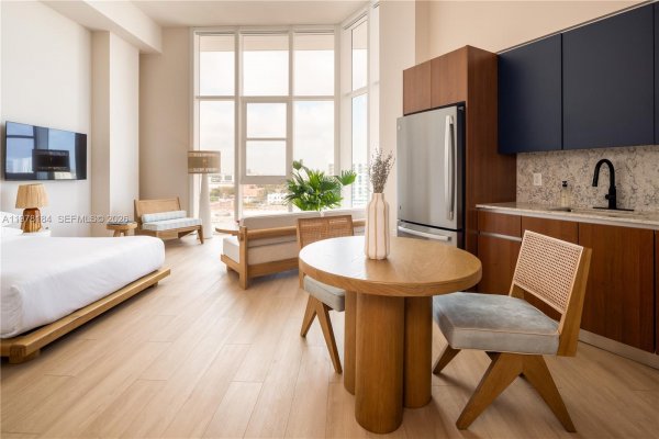 275 SW 6th St #507 Miami, FL 33130