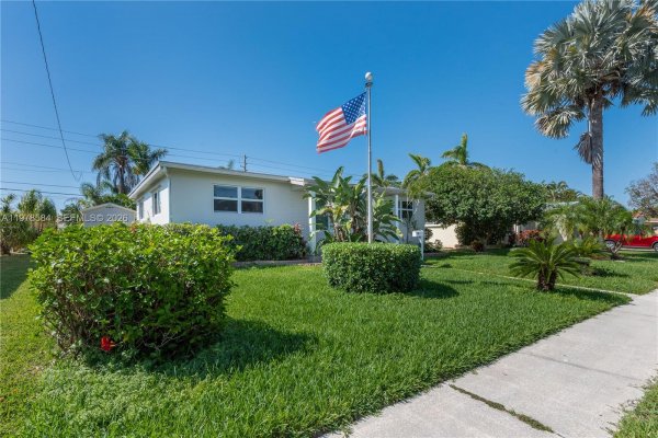 326 SE 3rd Ter Dania Beach, FL 33004