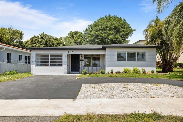 2517 Polk St Hollywood, FL 33020