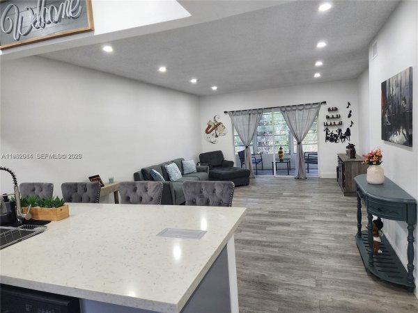 7605 NW 4th Pl #206 Margate, FL 33063