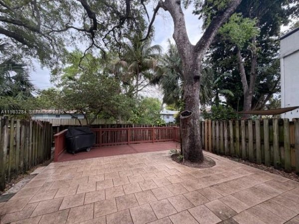 2927 SW 18th Ter Fort Lauderdale, FL 33315