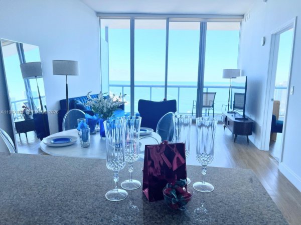 888 Biscayne Blvd #4807 Miami, FL 33132