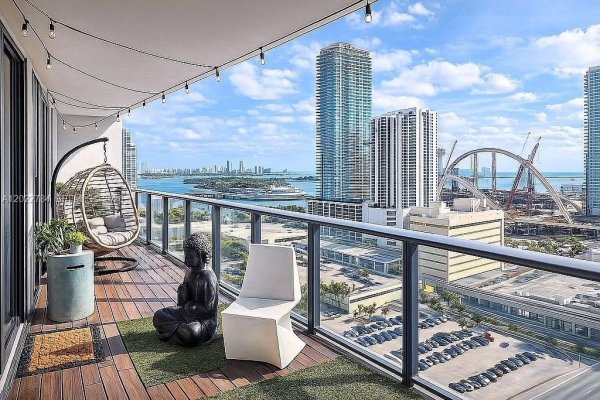 1600 NE 1st Ave #2009 Miami, FL 33132
