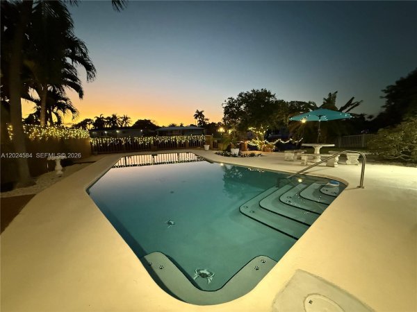 411 SE 6th Ave Pompano Beach, FL 33060