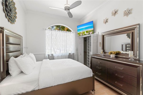 16601 SW 87th Palmetto Bay, FL 33157