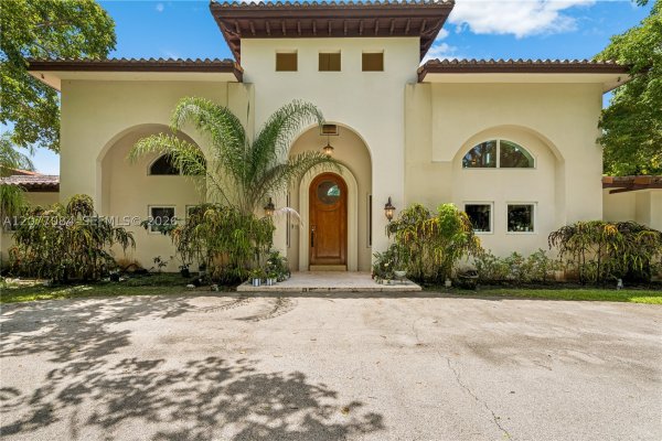 6600 SW 111th St Pinecrest, FL 33156