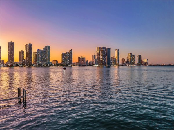 851 N Venetian Dr Miami, FL 33139